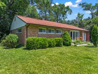 1121 Whitfield Road, Northbrook, IL 60062