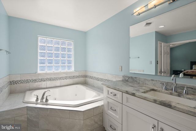 11477 WATERHAVEN CT, Reston, VA 20190