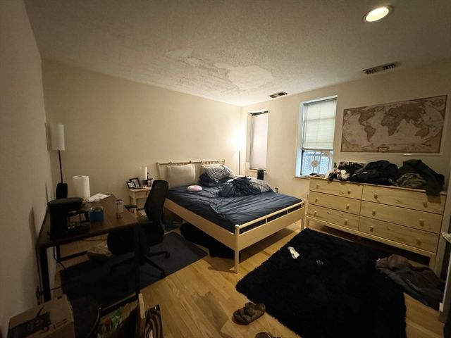 73 Gainsborough 101, Boston, MA 02115