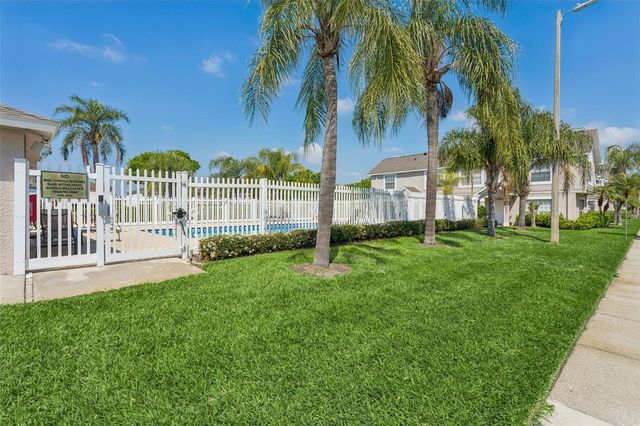 425 KENSINGTON LAKE CIRCLE, Brandon, FL 33511