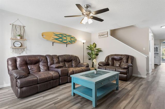 425 KENSINGTON LAKE CIRCLE, Brandon, FL 33511