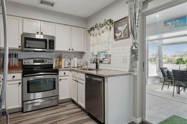 425 KENSINGTON LAKE CIRCLE, Brandon, FL 33511