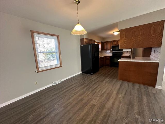 13 Tomahawk Lane, Warrenton, MO 63383