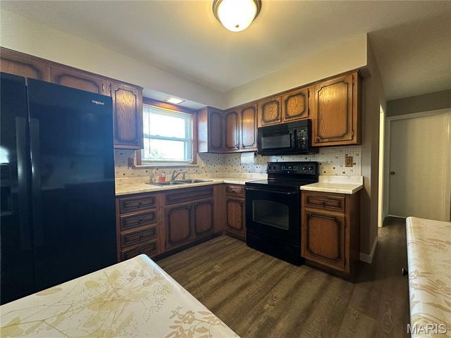 13 Tomahawk Lane, Warrenton, MO 63383