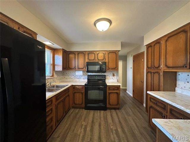 13 Tomahawk Lane, Warrenton, MO 63383