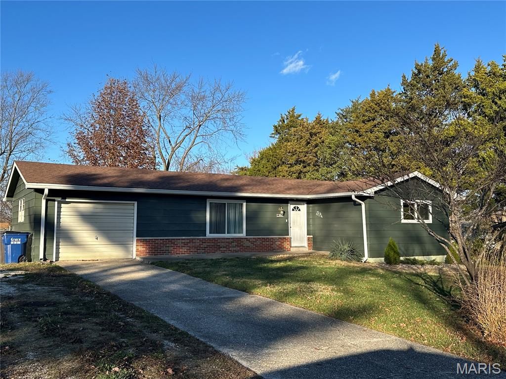 13 Tomahawk Lane, Warrenton, MO 63383