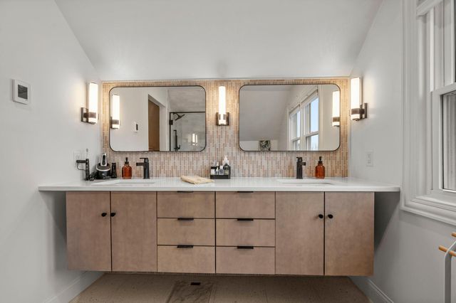 133 19th Avenue S, Hopkins, MN 55343