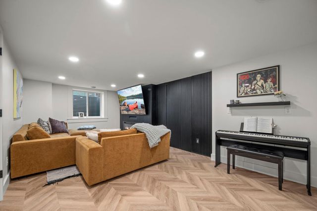 133 19th Avenue S, Hopkins, MN 55343