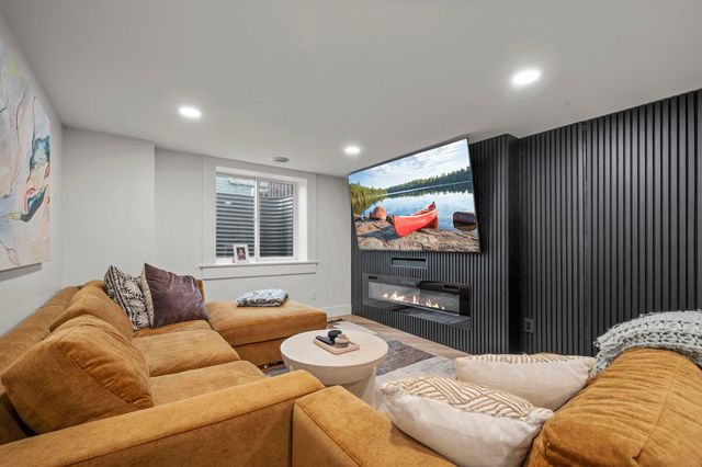 133 19th Avenue S, Hopkins, MN 55343