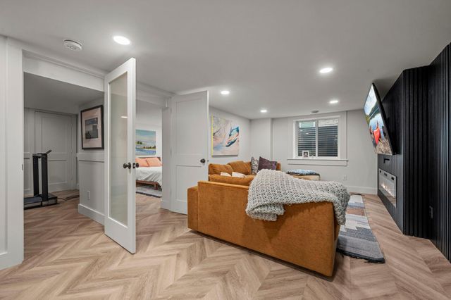 133 19th Avenue S, Hopkins, MN 55343