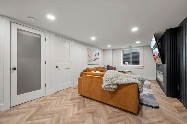 133 19th Avenue S, Hopkins, MN 55343