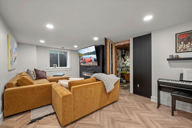 133 19th Avenue S, Hopkins, MN 55343