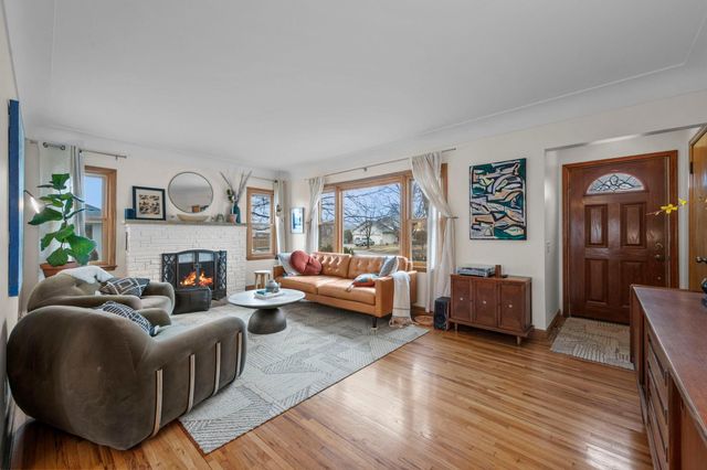 133 19th Avenue S, Hopkins, MN 55343