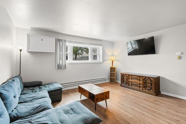 9458 Kelvin Lane 103, Schiller Park, IL 60176