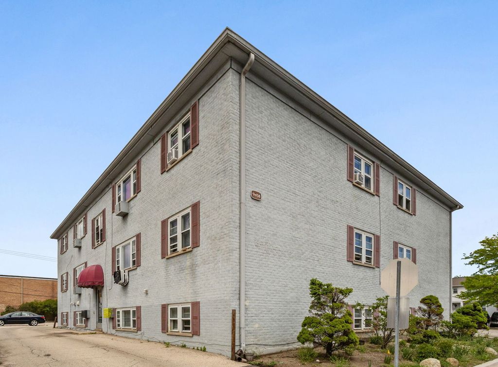 9458 Kelvin Lane 103, Schiller Park, IL 60176