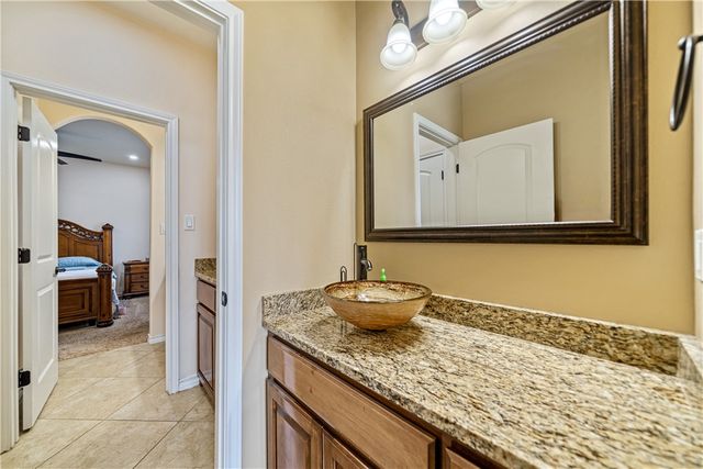 7513 E Lake Dr, Corpus Christi, TX 78414