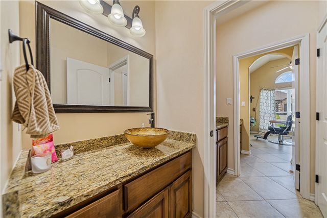 7513 E Lake Dr, Corpus Christi, TX 78414