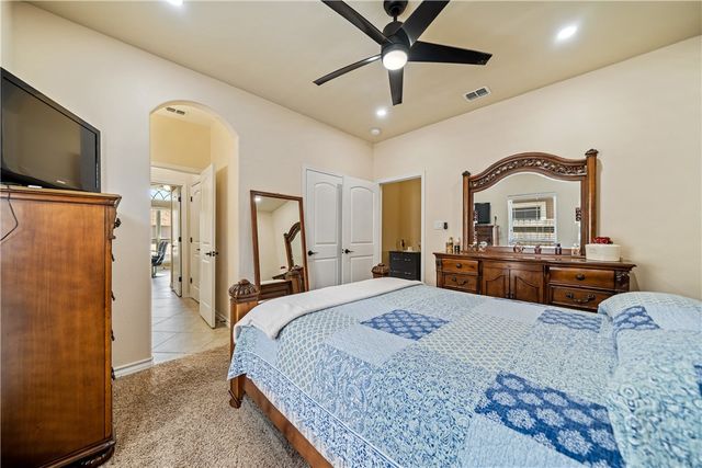 7513 E Lake Dr, Corpus Christi, TX 78414
