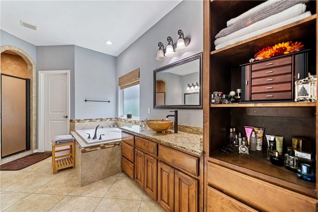 7513 E Lake Dr, Corpus Christi, TX 78414