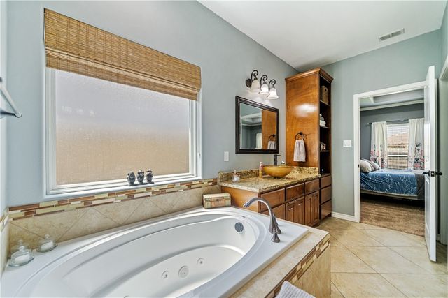 7513 E Lake Dr, Corpus Christi, TX 78414