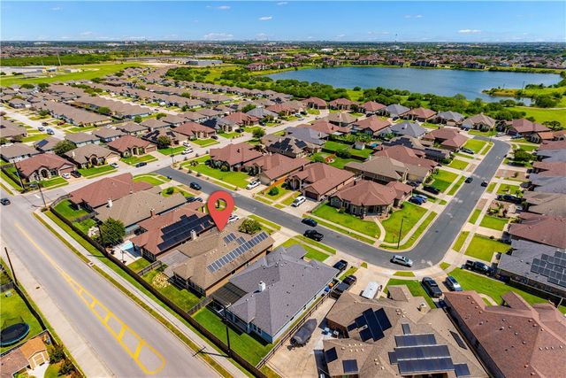 7513 E Lake Dr, Corpus Christi, TX 78414