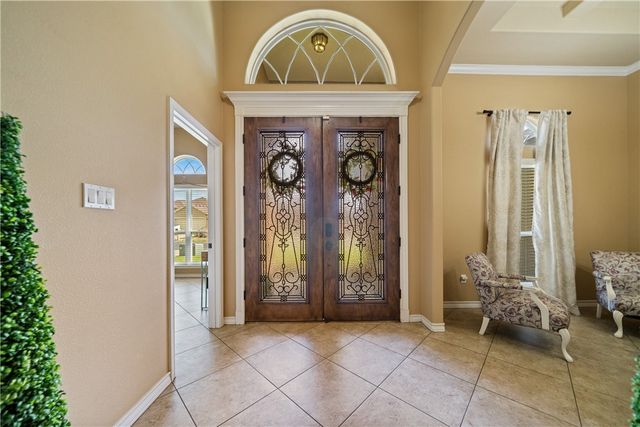 7513 E Lake Dr, Corpus Christi, TX 78414