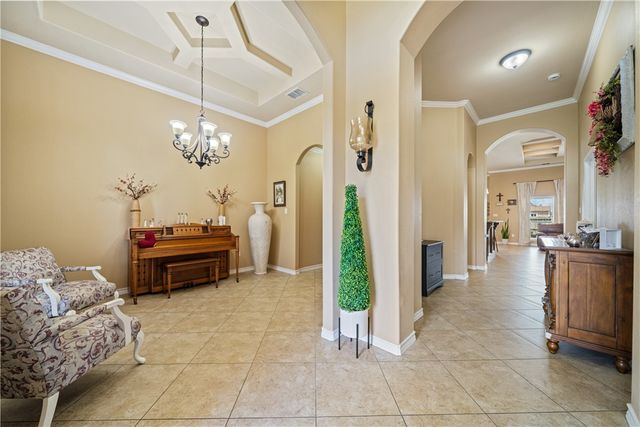 7513 E Lake Dr, Corpus Christi, TX 78414