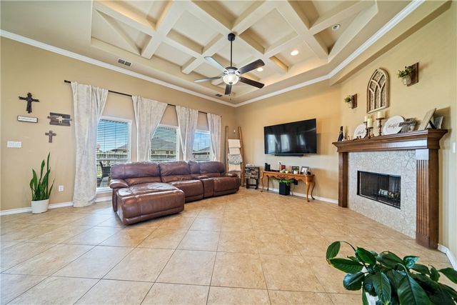 7513 E Lake Dr, Corpus Christi, TX 78414