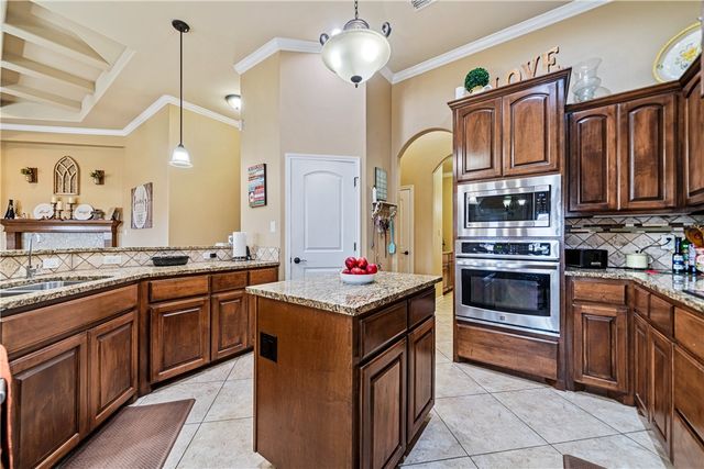 7513 E Lake Dr, Corpus Christi, TX 78414