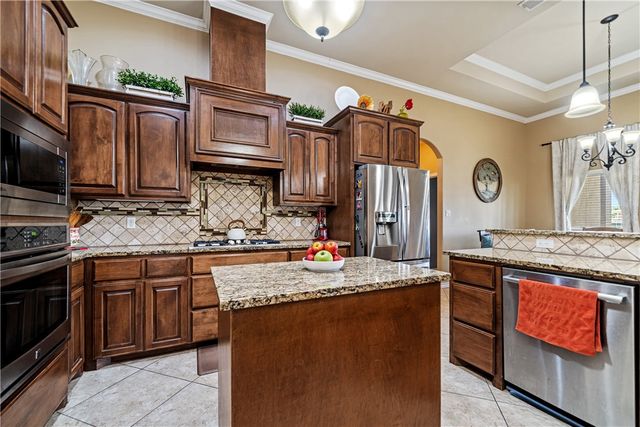 7513 E Lake Dr, Corpus Christi, TX 78414