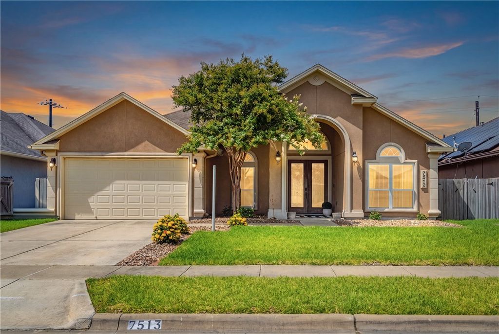7513 E Lake Dr, Corpus Christi, TX 78414