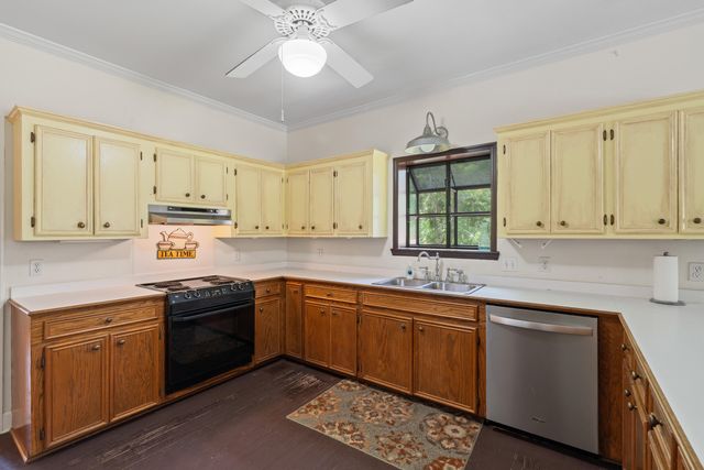 310 Shadow Wood Dr., Hattiesburg, MS 39402