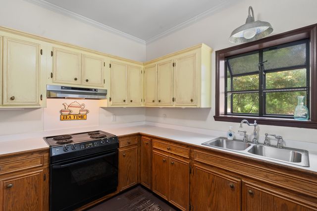 310 Shadow Wood Dr., Hattiesburg, MS 39402