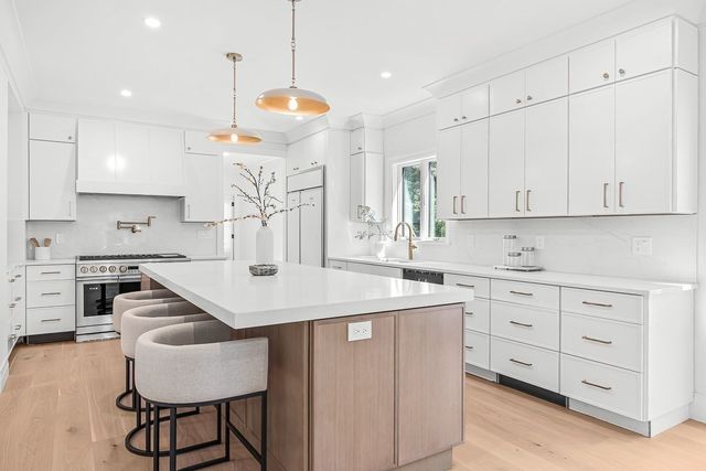 7 Hutchinson Road, Winchester, MA 01890
