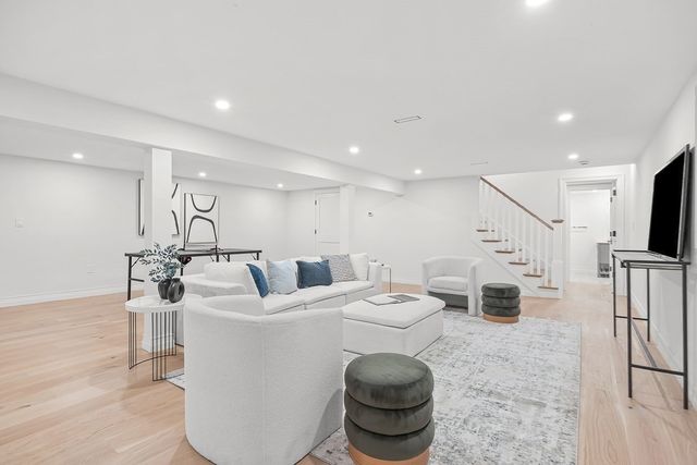 7 Hutchinson Road, Winchester, MA 01890