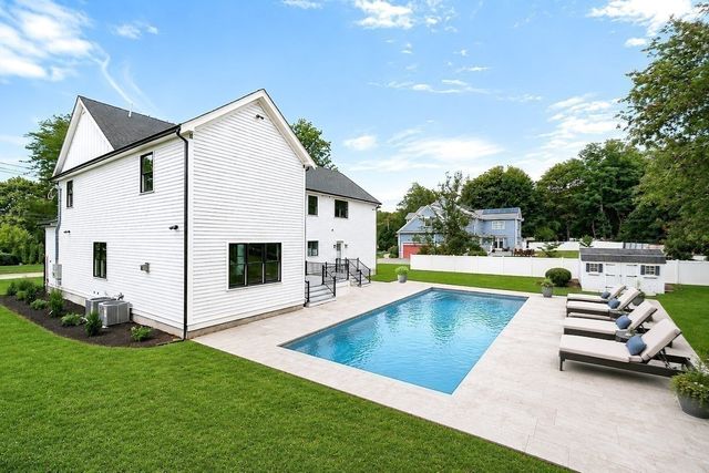 7 Hutchinson Road, Winchester, MA 01890