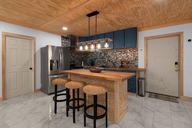 17858 Split Oak Circle, New Caney, TX 77357