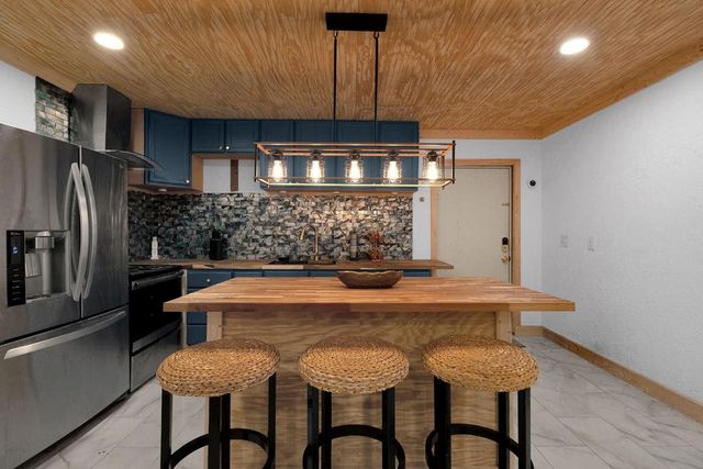 17858 Split Oak Circle, New Caney, TX 77357