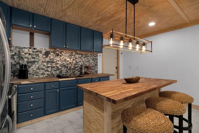 17858 Split Oak Circle, New Caney, TX 77357