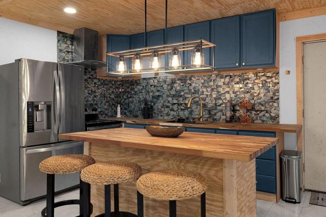 17858 Split Oak Circle, New Caney, TX 77357