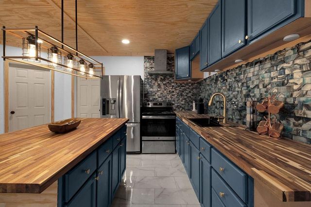 17858 Split Oak Circle, New Caney, TX 77357