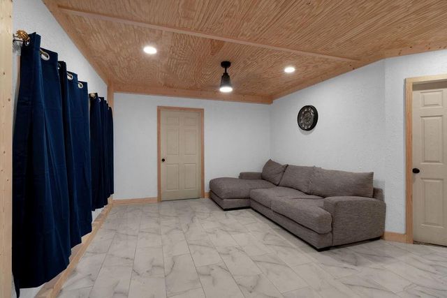 17858 Split Oak Circle, New Caney, TX 77357