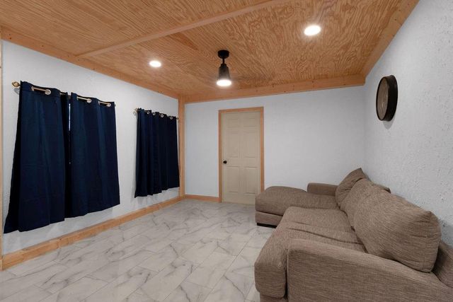 17858 Split Oak Circle, New Caney, TX 77357