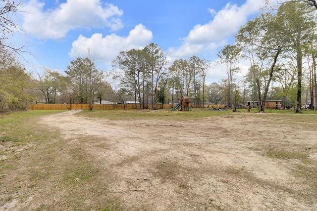 17858 Split Oak Circle, New Caney, TX 77357