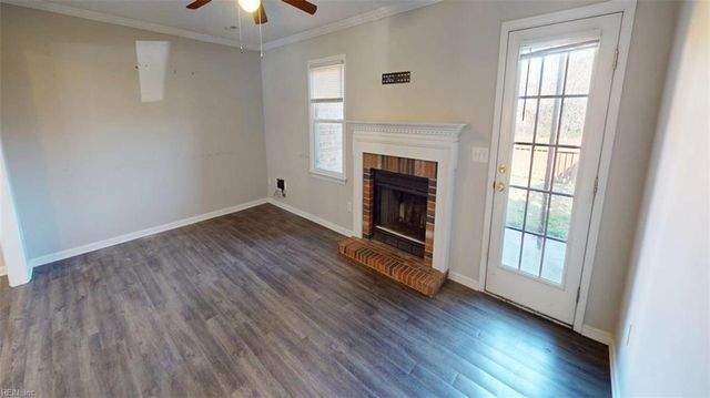 81 N Lake LOOP, Hampton, VA 23666