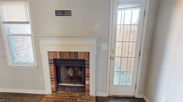 81 N Lake LOOP, Hampton, VA 23666