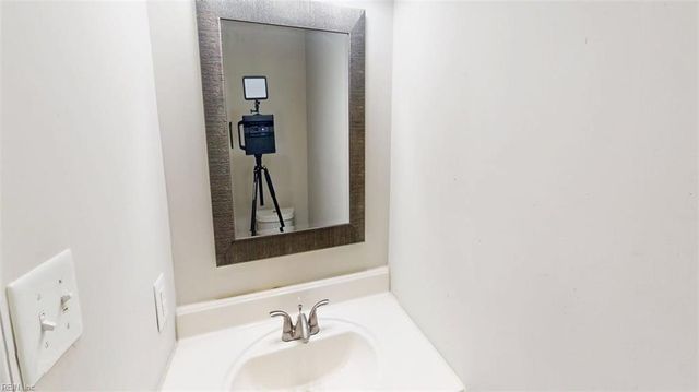 81 N Lake LOOP, Hampton, VA 23666