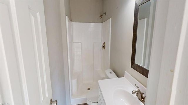 81 N Lake LOOP, Hampton, VA 23666