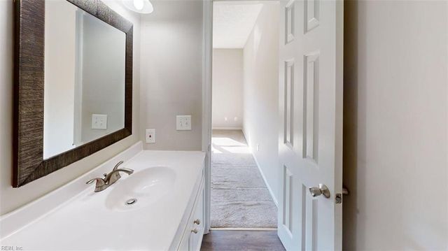 81 N Lake LOOP, Hampton, VA 23666