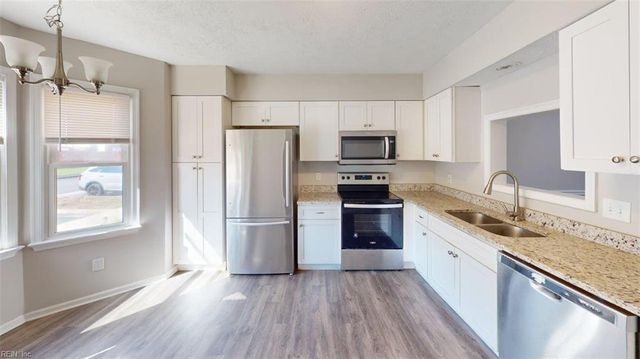 81 N Lake LOOP, Hampton, VA 23666